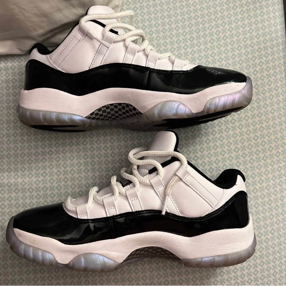 Jordan 11 emerald green
